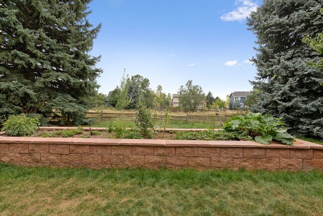 Building Photo - Beautiful 5-Bedroom + Office, 4-Bath Home in Northwest Fort Collins!