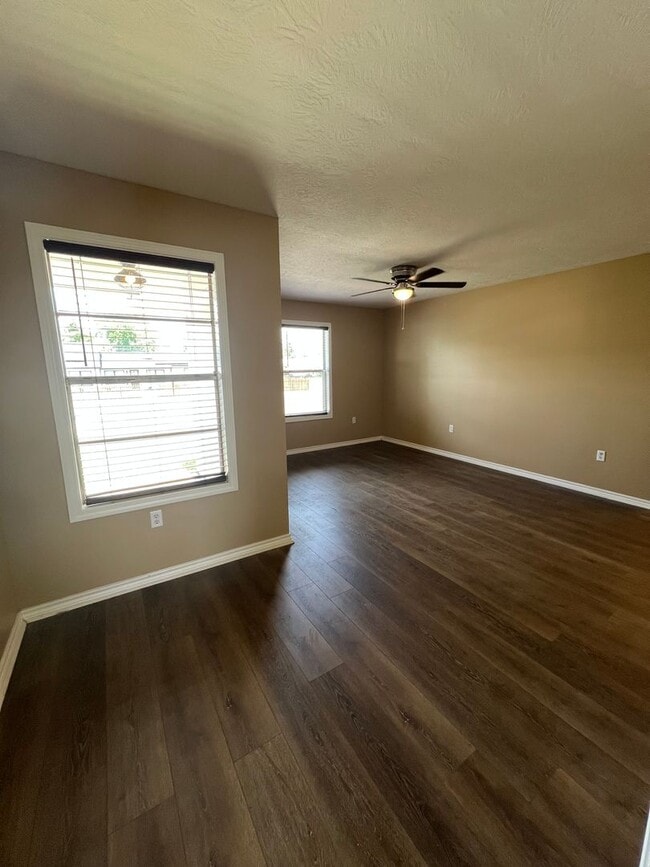 Building Photo - Home for lease