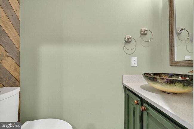 Building Photo - 8605 Western Oak Dr