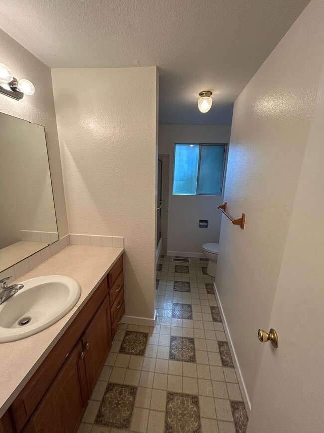 Building Photo - Renovated 3 Bed, 2.5 bath home w/2-car gar...
