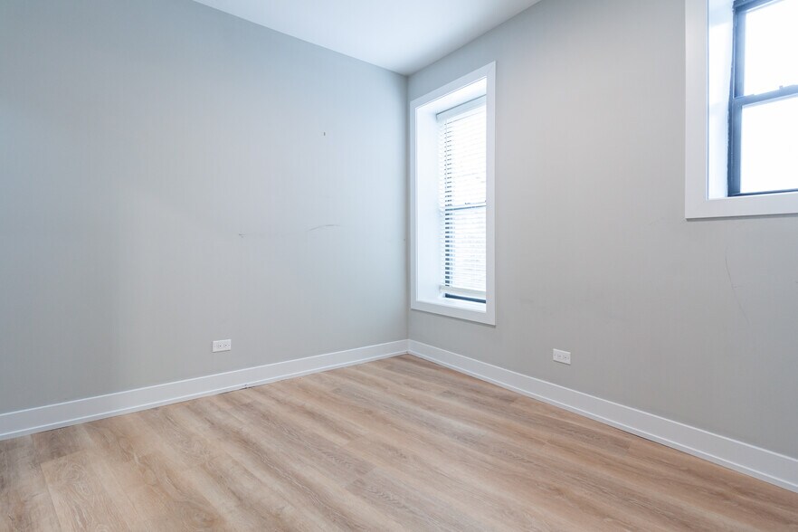 Building Photo - 437 W Belden Ave