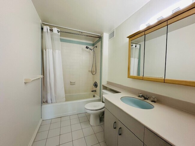 Building Photo - 2 Bedroom, 2 Bathroom, 1 Parking (1350 Ala...