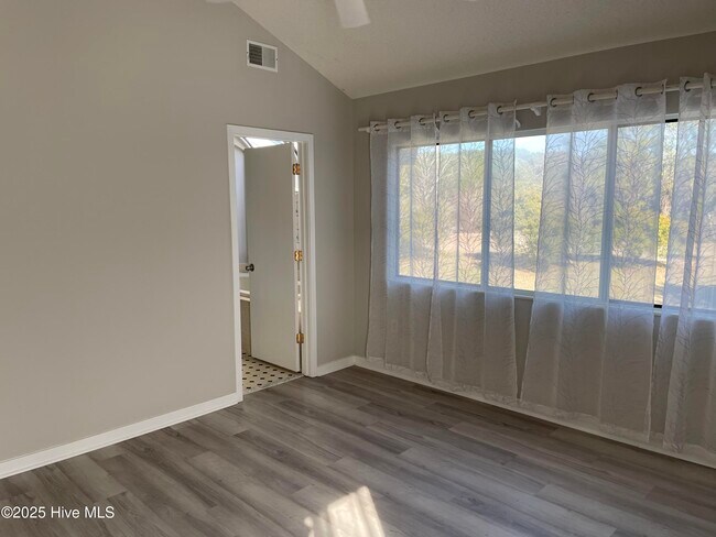 Building Photo - 891 Marina Dr