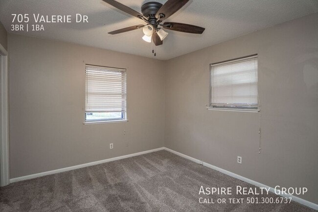 Building Photo - 705 Valerie Dr