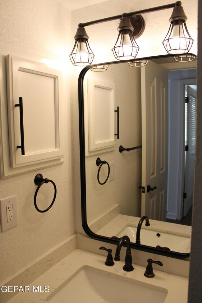 Building Photo - 12516 Twin Leaf Dr