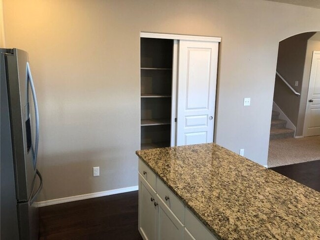 Building Photo - 2350 NW Hazelwood Ave