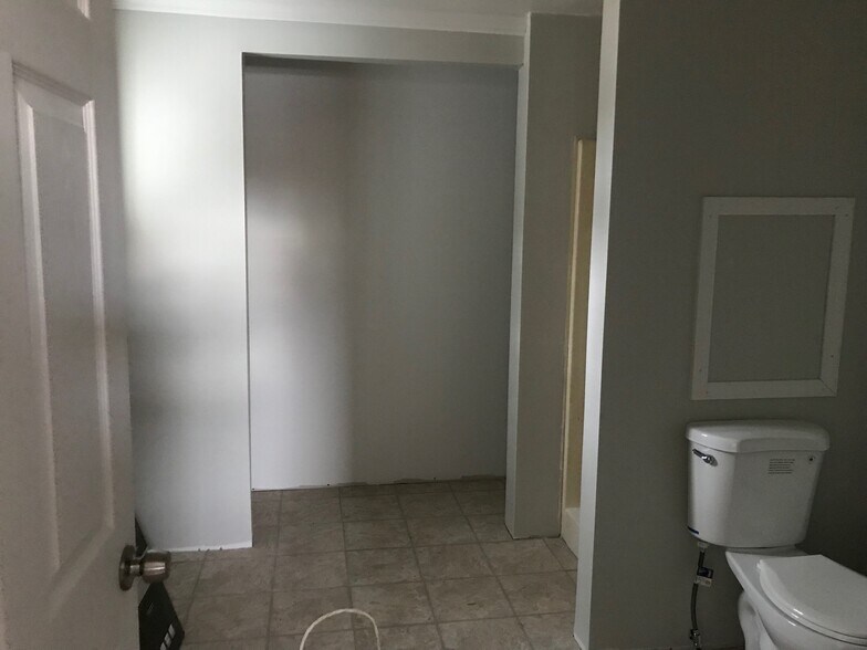 Building Photo - 160 Sly Ave