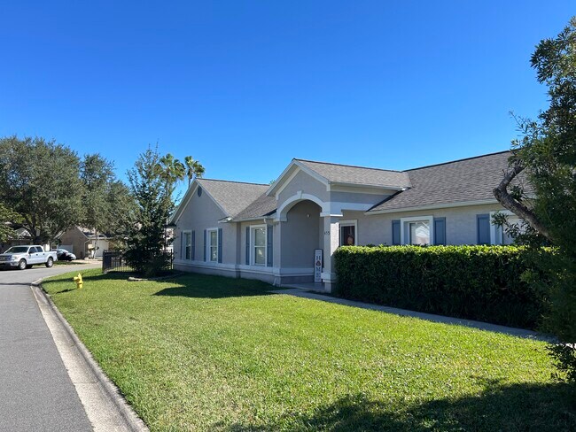 Building Photo - 453 Island View Cir