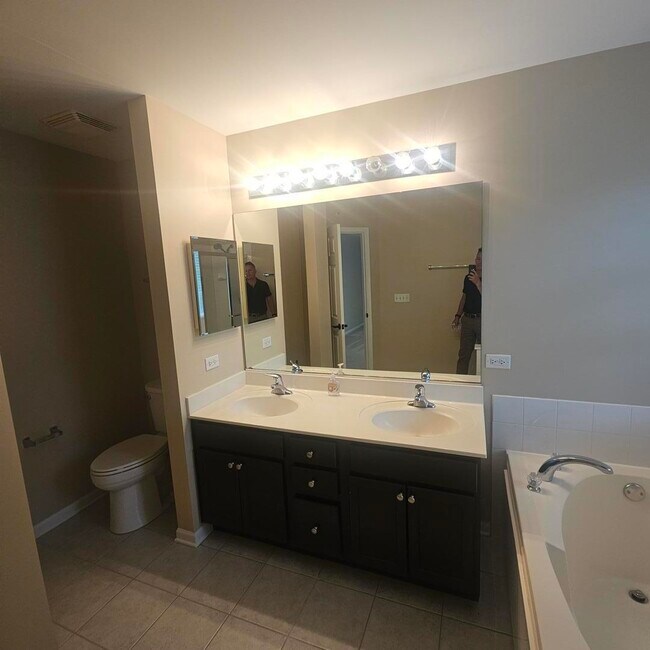 Building Photo - 6085 Delaney Dr