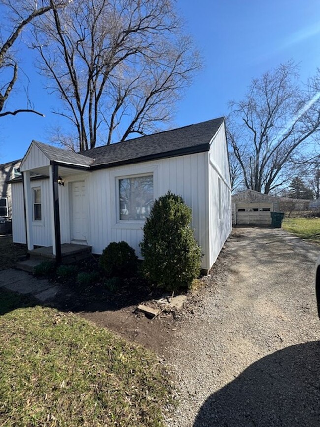 Building Photo - 3-bedroom, 1-bath house in Muncie