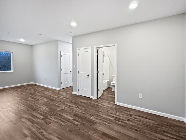 Building Photo - 3 bedroom-Modern Elegance Meets Country Ch...