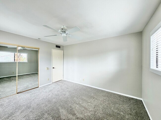 Building Photo - AVAILABLE NOW!! 3 Bedroom 2 Bathroom Condo in Palm Springs!