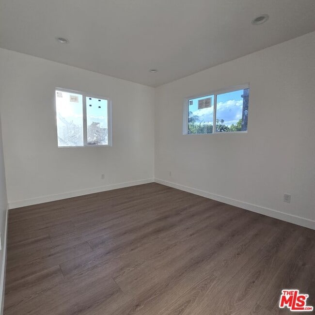 Building Photo - 10827 1/2 Peach Grove St