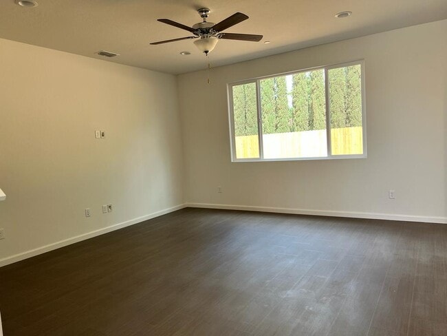 Living Room - 2294 N Apricot Ave
