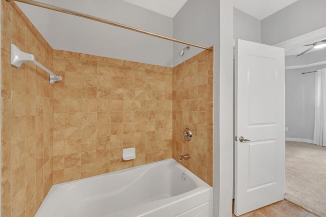 Building Photo - Luxury Treetop Penthouse