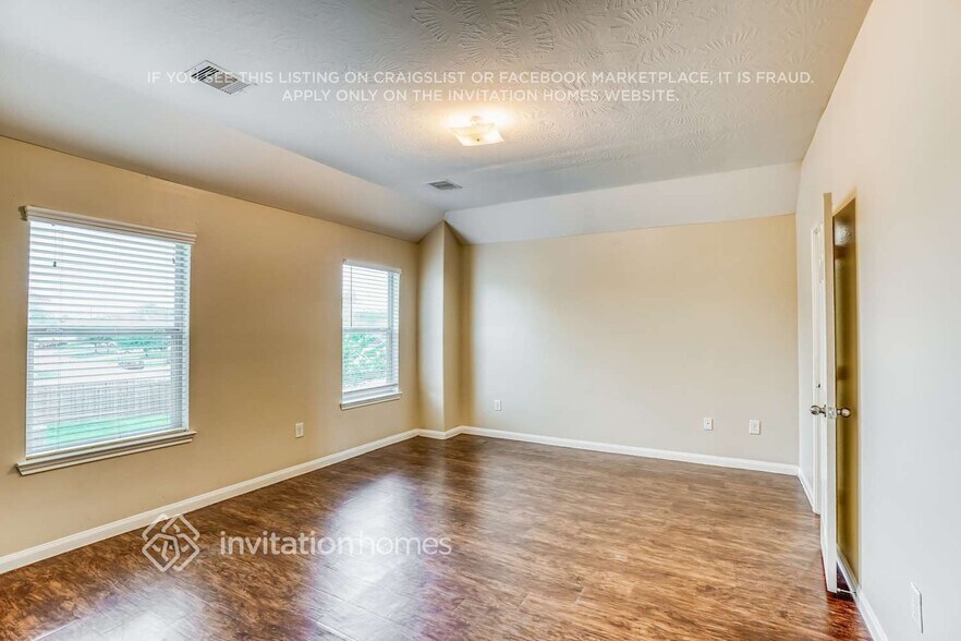 Building Photo - 12631 Mountain Daisy Rd