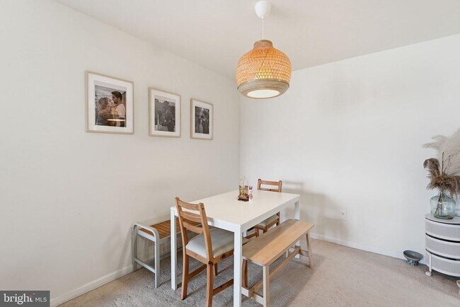 Building Photo - 8103 Lacy Dr