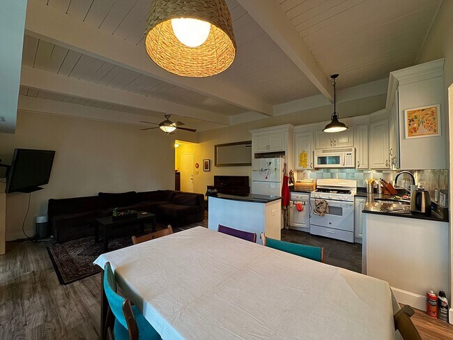 Building Photo - Relaxing Fully-Furnished 2 Bed 1 Bath Condo With Balcony In Beautiful Heritage Woods