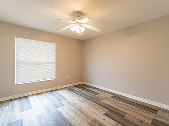 Building Photo - Spacious 3/2 Duplex in St. Cloud Located Close to Lakefront