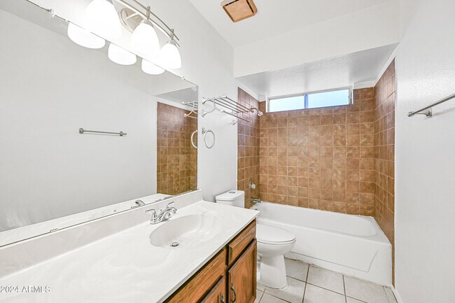 Building Photo - 2412 W Temple St