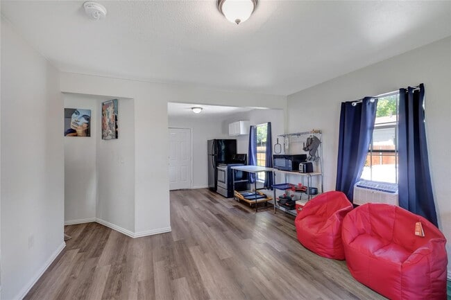 Building Photo - Adorable 2 bed, 1 bath house in Fort Worth