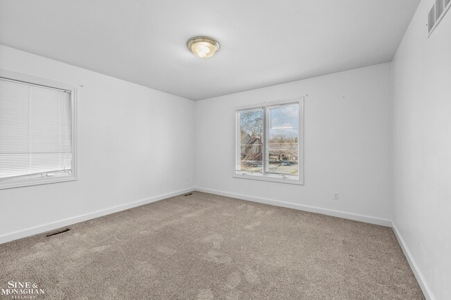 Building Photo - 904 Trombley Rd