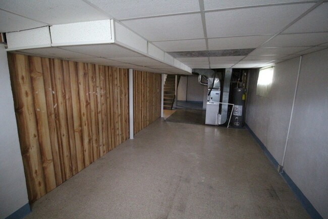 Building Photo - 3 bedroom house with basement