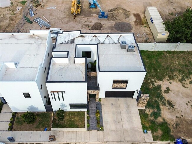 Building Photo - 6706 N 11th Ln