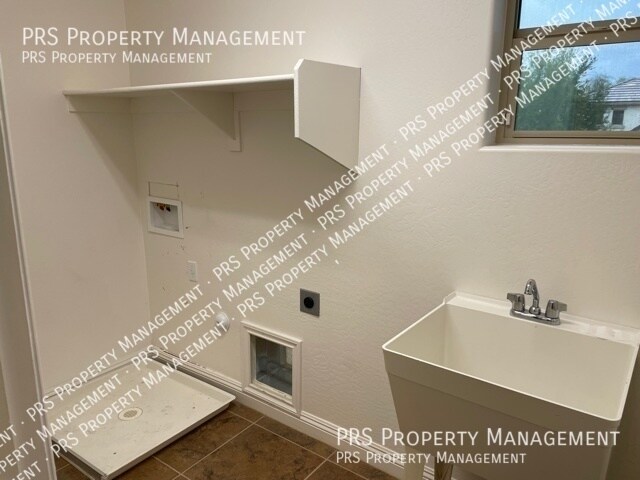 Building Photo - 1371 S Chaparral Blvd