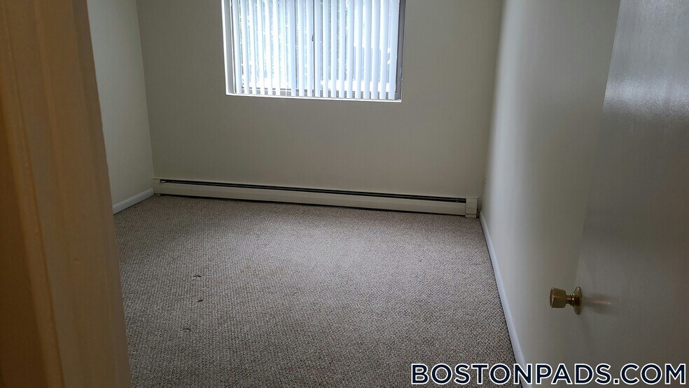 Building Photo - 16 Whites Ave