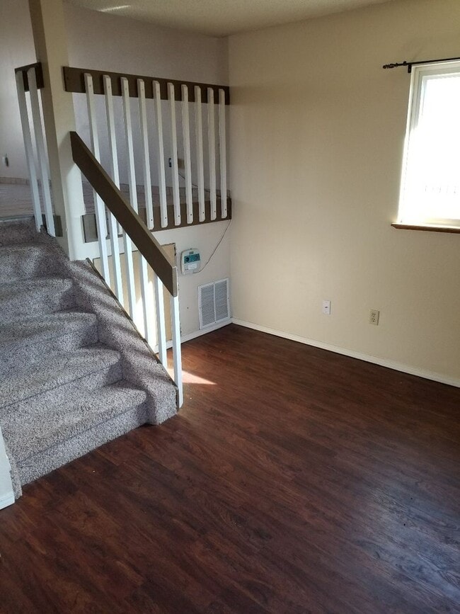 Building Photo - Updated home on Ride!