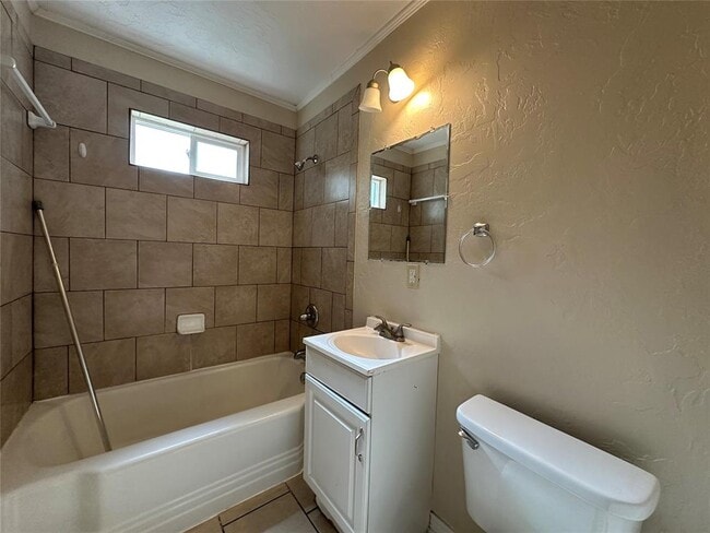 Building Photo - 110 E Dale St