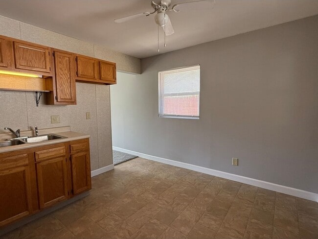 Building Photo - Meadowlark Ranch! 3 bed, 1 bath