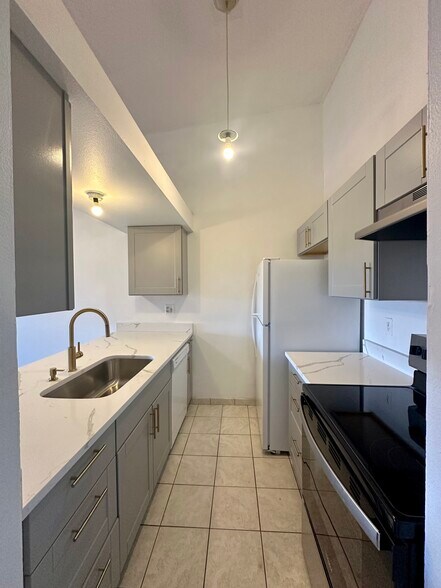 Building Photo - 4285 S Salida Way