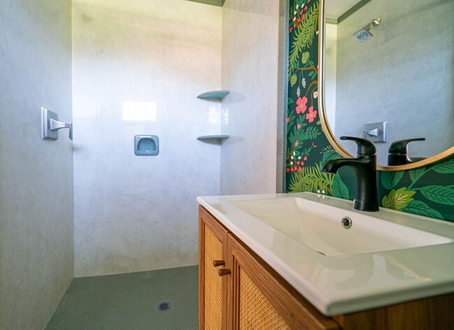 Building Photo - Charming 4 Bed, 2/5 Bath East Bench House