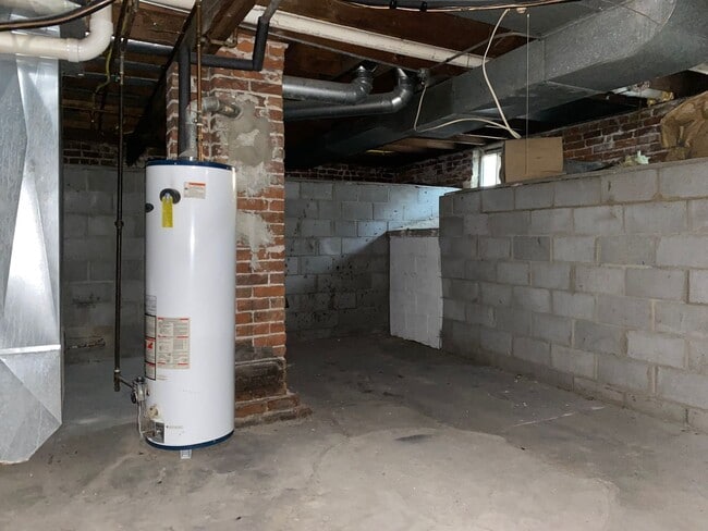 Building Photo - Updated 4 bed 2 bath house right in the heart of Benson.