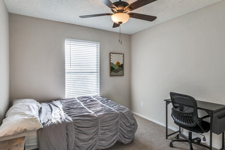 Building Photo - 2089 Bronco Ln