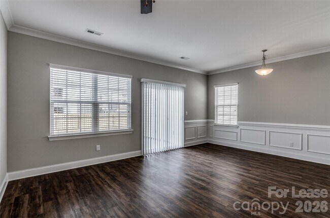 Building Photo - 362 Halton Crossing Dr SW