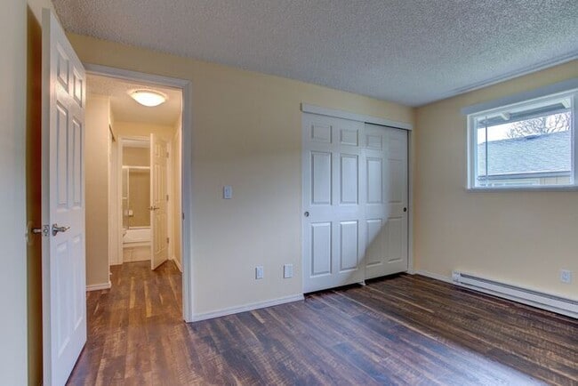 Building Photo - Spacious 2 Bed 1 Bath In Quiet Community