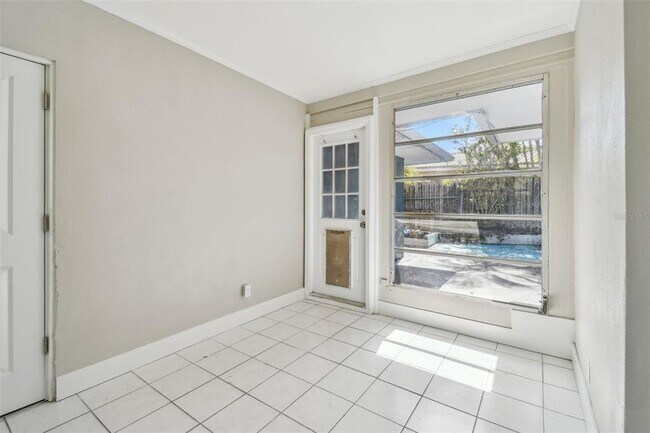 Building Photo - 951 Lantana Ave