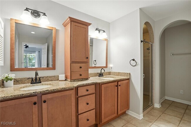 Building Photo - 3023 SW 23rd Ave