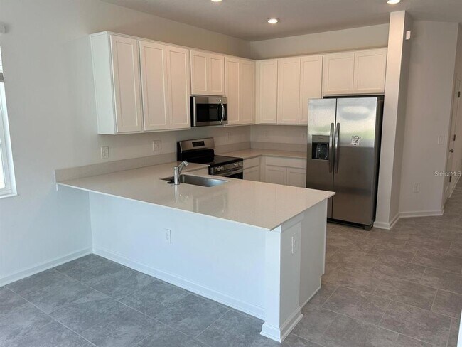 Building Photo - 3350 Laurent Lp