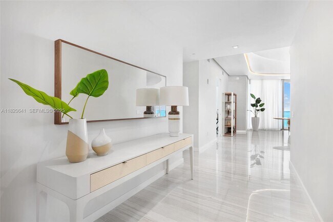 Building Photo - 18975 Collins Ave