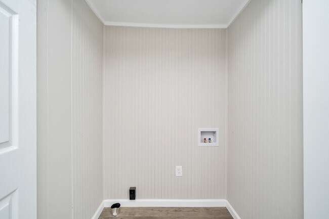 Building Photo - Stunning Renovated 3BR/2BA Home – Move-In ...