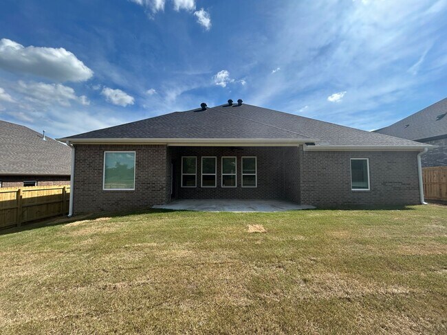 Building Photo - Beautiful Bentonville Home! 4 Bedrooms, 2....