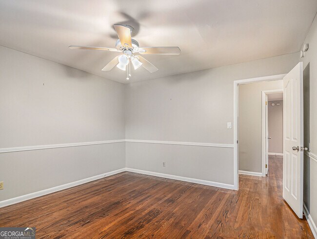 Building Photo - 3590 Cloudland Dr