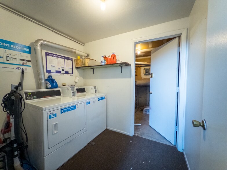 Building Photo - 2136 Friendship Pl