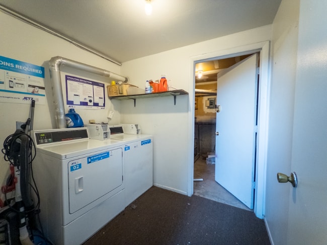 Building Photo - 2136 Friendship Pl