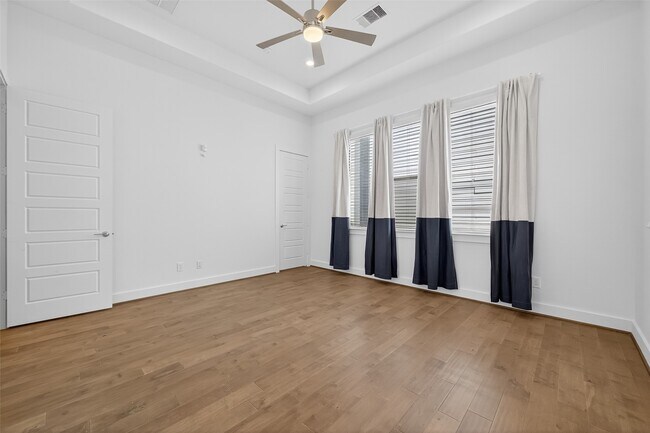 Building Photo - 4402 Schuler St