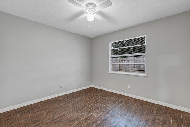 Building Photo - 3990 SE 17th Ct